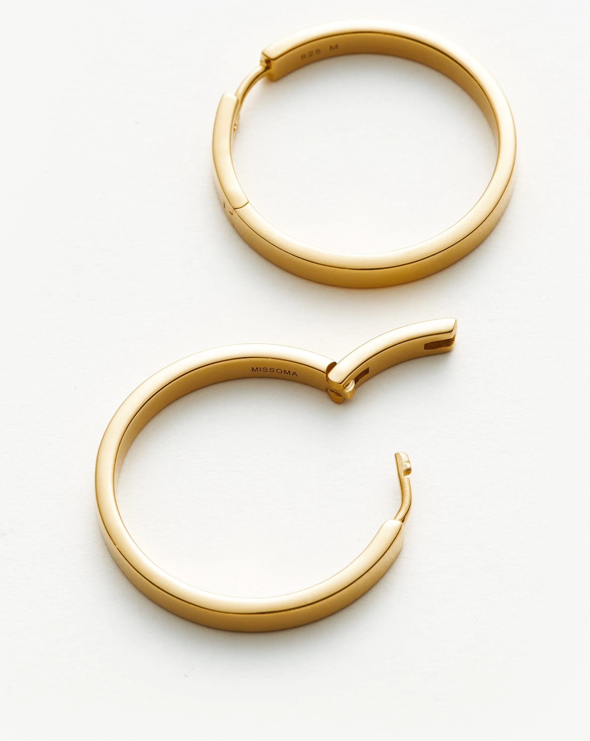 Classic Flat Medium Hoop Earrings | 18k Gold Vermeil