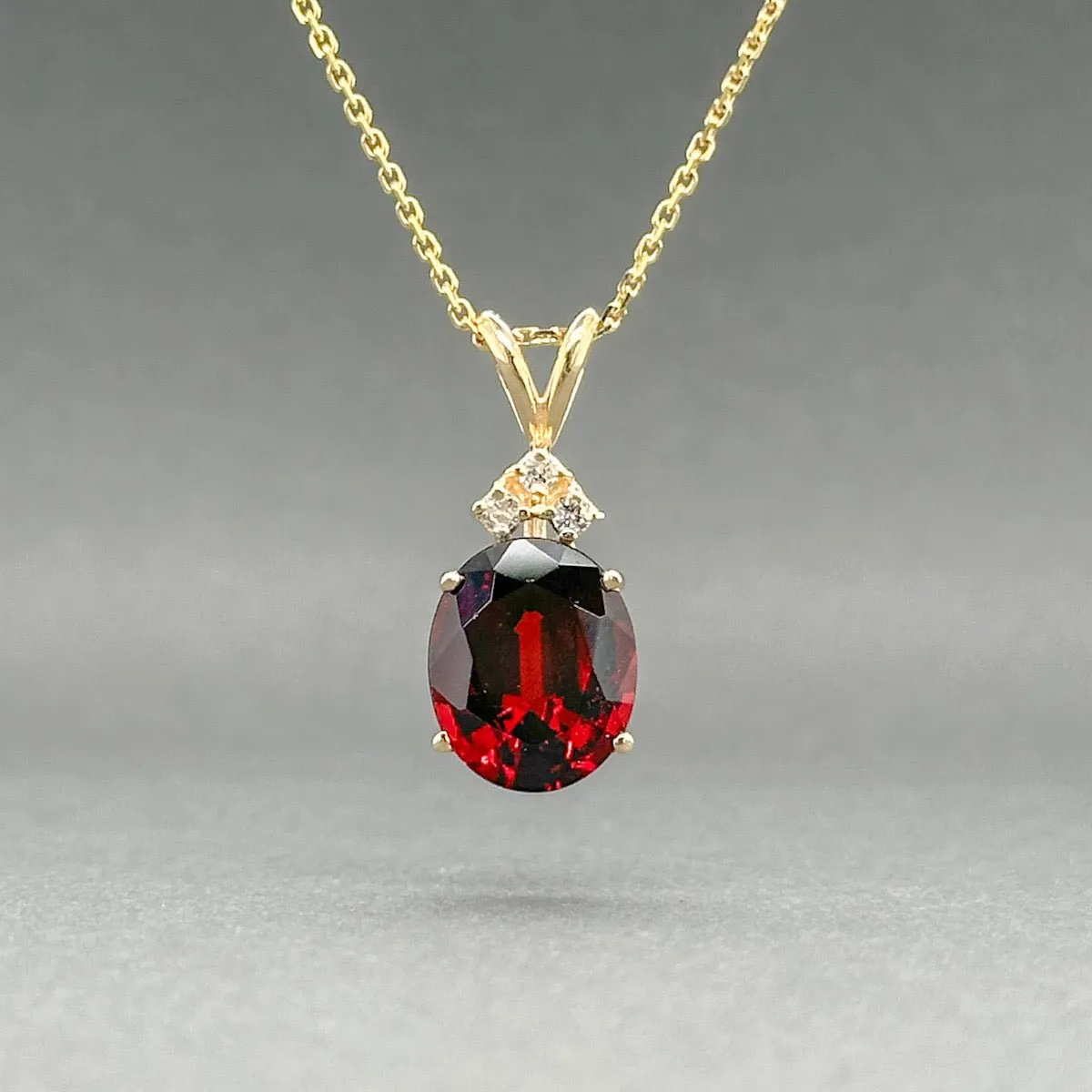 Estate 10K Y Gold 4.33ct Garnet & 0.06ctw H/I1 Diamond Pendant