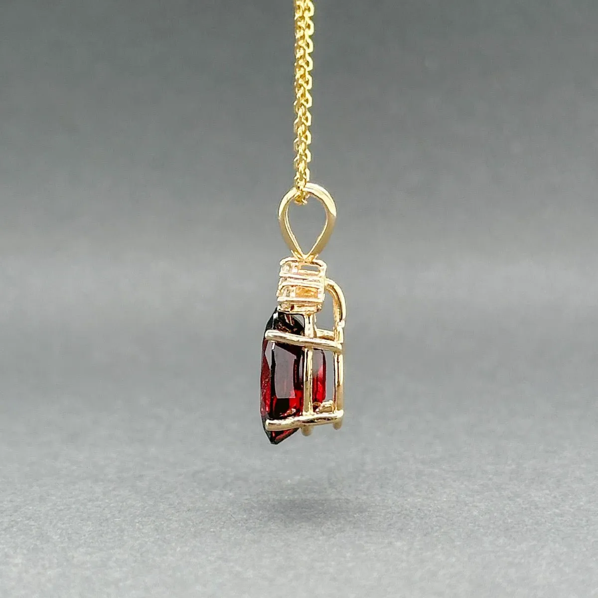 Estate 10K Y Gold 4.33ct Garnet & 0.06ctw H/I1 Diamond Pendant