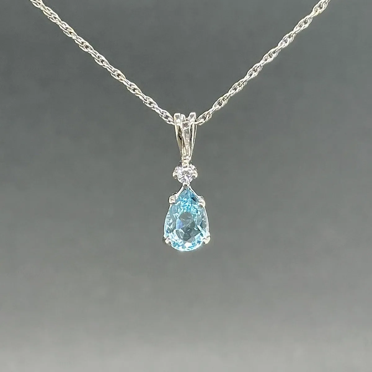 Estate 14K W Gold 0.56ct Aquamarine & 0.02ct G-H/SI1 Diamond Pendant