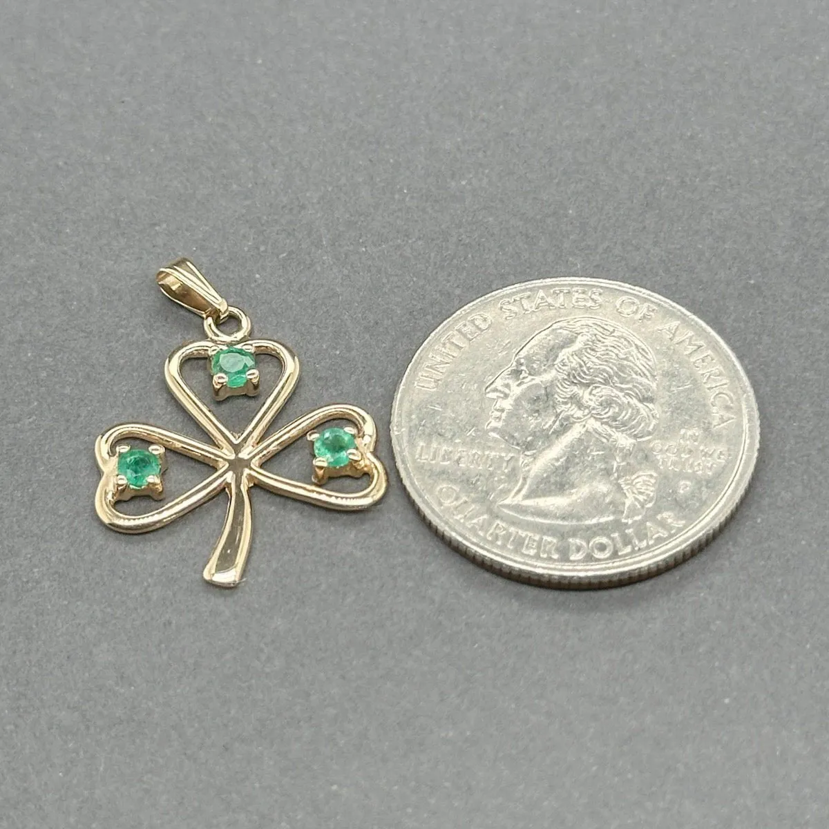 Estate 14K Y Gold 0.21ctw Emerald 3 Leaf Clover Pendant